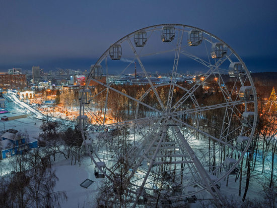Новое колесо обозрения открыли в Парке Маяковского в Екатеринбурге