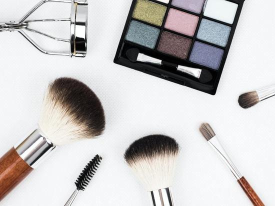 Косметические магазины Estée Lauder закроют в Петербурге