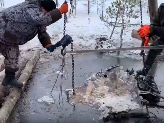 Новгородские поисковики подняли найденный осенью английский самолет Hurricane