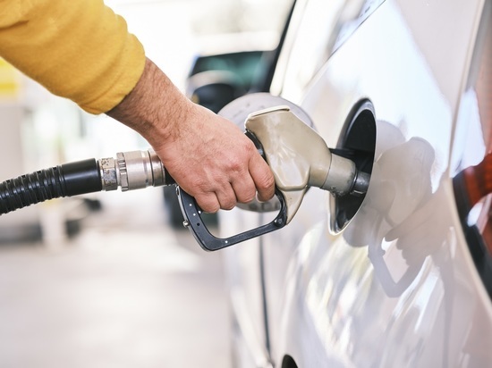 Петербургские автомобилисты больше не смогут заправляться на Shell