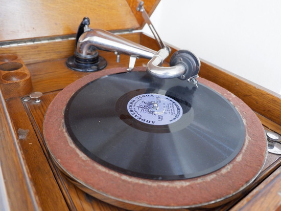 В Астрахани открылась выставка старинных граммофонов и патефонов