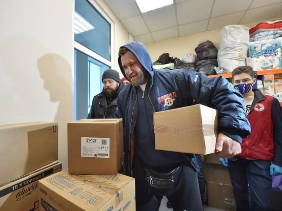 Омские силачи принесли гуманитарную помощь в пункт сбора для Донбасса
