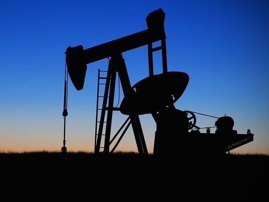 Страны МЭА поборются с удорожанием нефти поставками из аварийных запасов