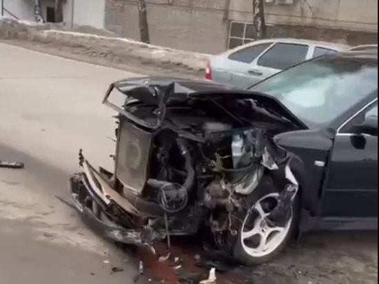 В жуткой аварии в Пензе иномарка разбилась вдребезги