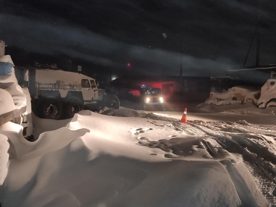 Снегоход снес человека на дороге в Яр-Сале