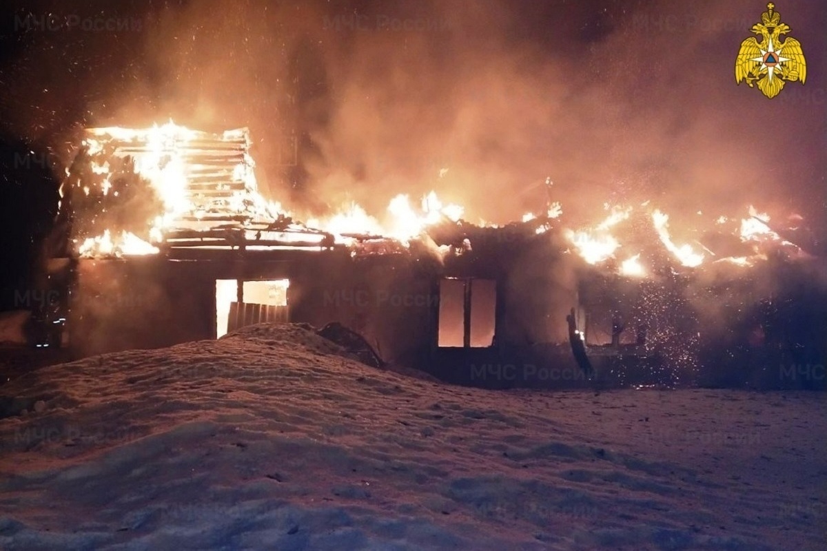 Пожар в приволжском. Пожар. Сгоревший дом. МЧС пожар. Пожар сгорел дом.