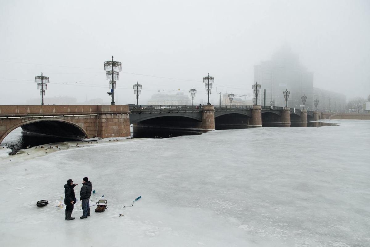 Петербург тепло. Мост Александра Невского развод 2022. Зимний мост в Санкт-Петербурге. Мосты Невы в Санкт-Петербурге. Питер март.