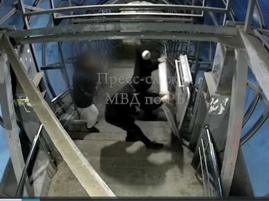 Трое жителей Башкирии сломали подъемник для инвалидов в надземном переходе