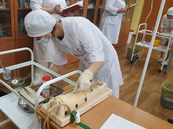 Юные костромские медики приняли участие в олимпиаде профмастерства