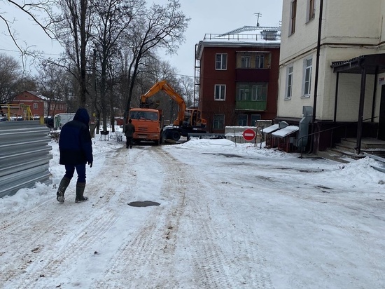 В Курске продолжается ремонт многострадального коллектора на улице Сумской