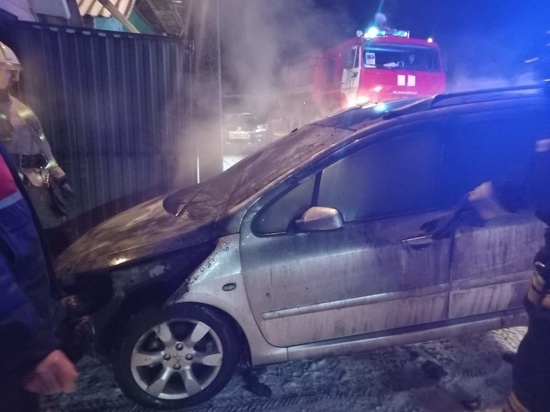 В Щиграх Курской области сгорел автомобиль Peugeot 307