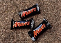 Американская компания Mars, производящая продукты питания и корма для животных, решила приостановить все свои рекламные компании в России и Белоруссии, а также временно воздержится от инвестиций в РФ