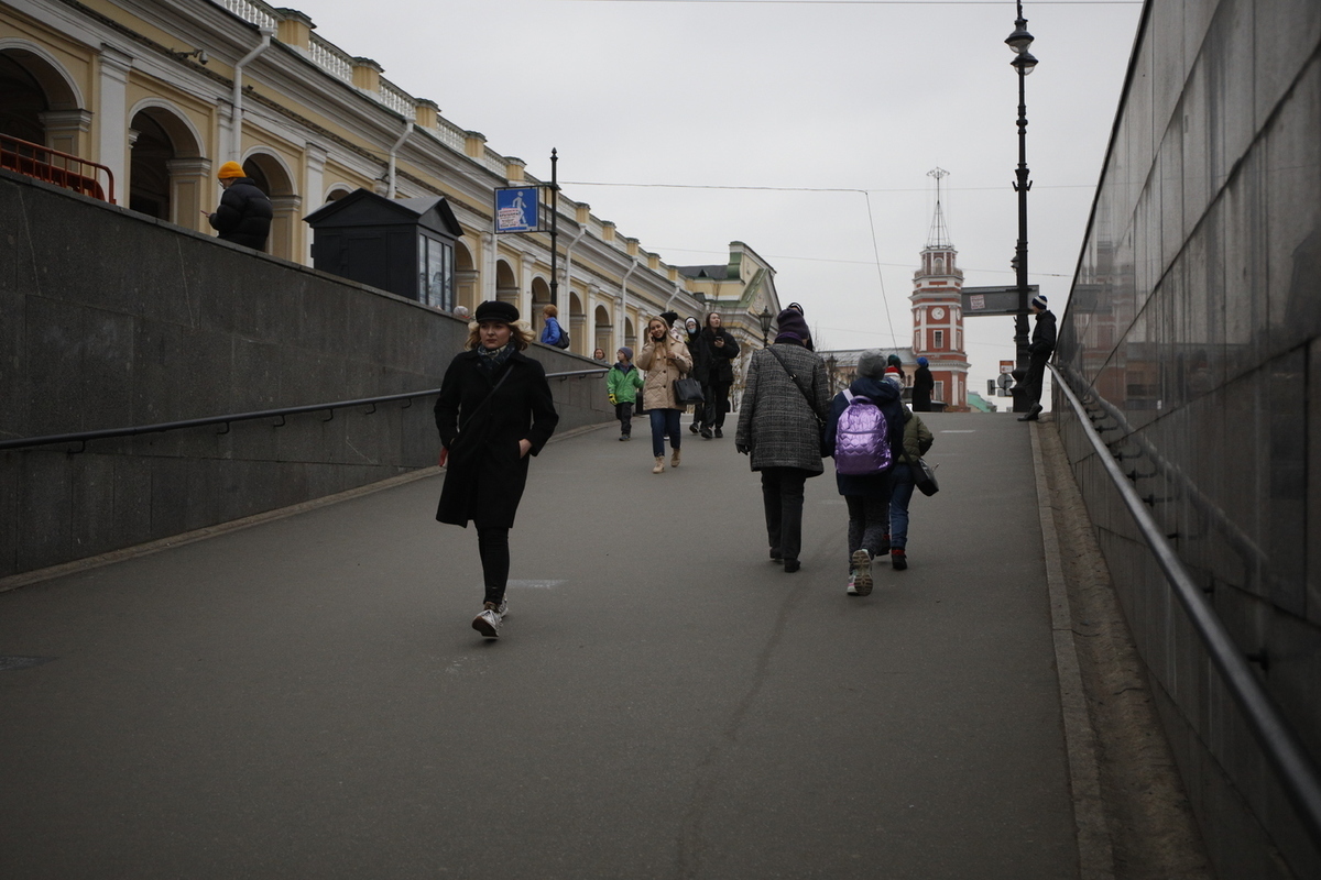 Самочувствие метеозависимых людей в москве. Фотосессия в городе СПБ. После Санкт Петербурга. Питер март. Санкт-Петербург март сейчас фото.