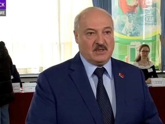 Лукашенко направил на Чернобыльскую АЭС белорусских специалистов