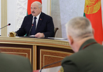 Александр Лукашенко на совещании с руководством минобороны страны сообщил, что белорусские пограничники наблюдают перемещение групп наемников вдоль украинско-белорусской границы, которые двигаются в сторону Чернобыльской АЭС