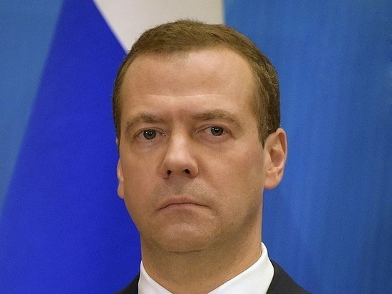 Медведев назвал "чистой политикой" уход с российского рынка зарубежных компаний