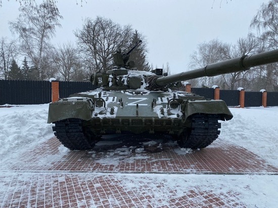 В Новой Усмани Воронежской области на танк Т-80Б на Аллее Героев нанесли знак «Z»