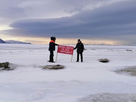 Состояние льда в Охотском море под Магаданом: повсеместно трещины