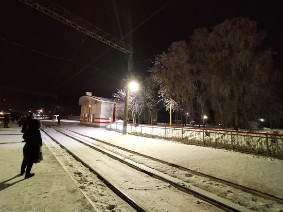 В Омске мужчину сбил грузовой поезд