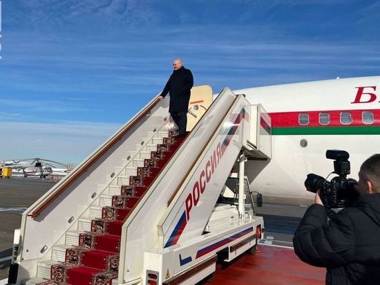 Лукашенко прилетел в Москву