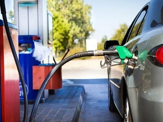 Почему вновь поднимают цены на бензин? Разбираемся, к чему это приведет