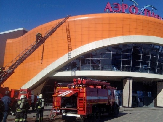 В Брянске горел ТРЦ «Аэро Парк»