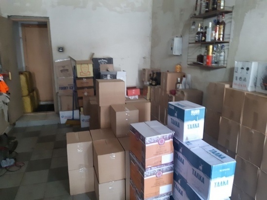 В Магнитогорске полицейские изъяли у пенсионера свыше 3 тысяч бутылок контрафактного алкоголя