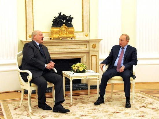Лукашенко назвал "свинством" западные санкции