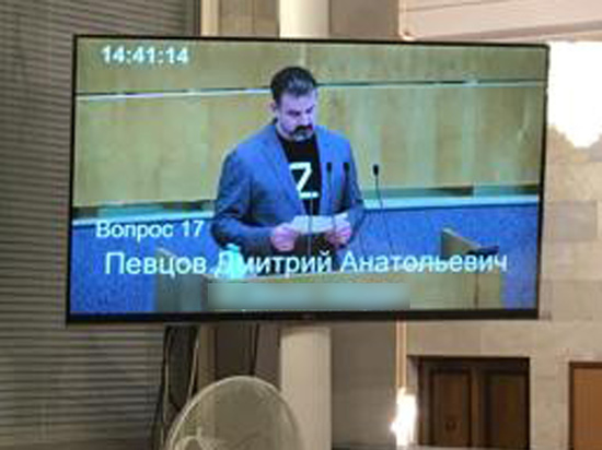 Певцов выступил в Госдуме в майке с буквой "Z"