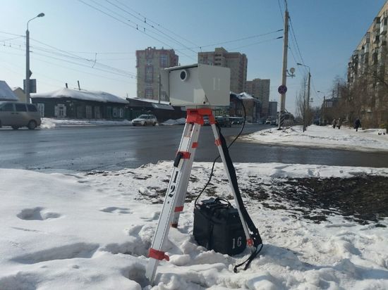 В субботу на 12 улицах в Омске за водителями следят передвижные камеры