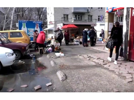 В Невинномысске хотят ликвидировать стихийный рынок у ТЦ «Купеческий»