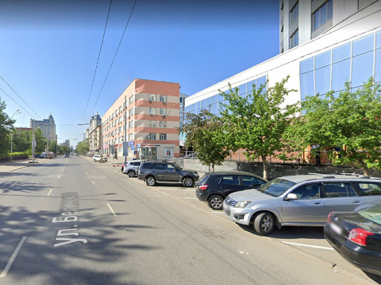 Десятки екатеринбуржцев выстроились в очередь в магазине Amway