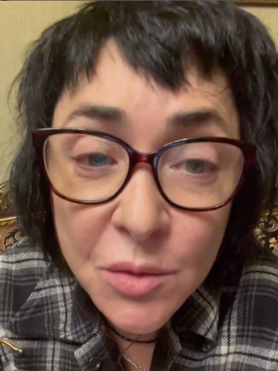 Лолита Милявская вывезла мать и дочь в Россию