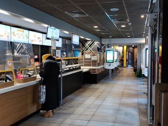 McDonald’s на Каменноостровском продолжил работу, несмотря на обещание закрыть двери 14 марта