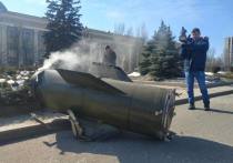Примерно в 11:30 в центре Донецка прогремел оглушительный взрыв, за которым последовали еще несколько