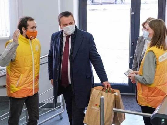 Никитин пожертвовал детское питание и подгузники беженцам из Донбасса