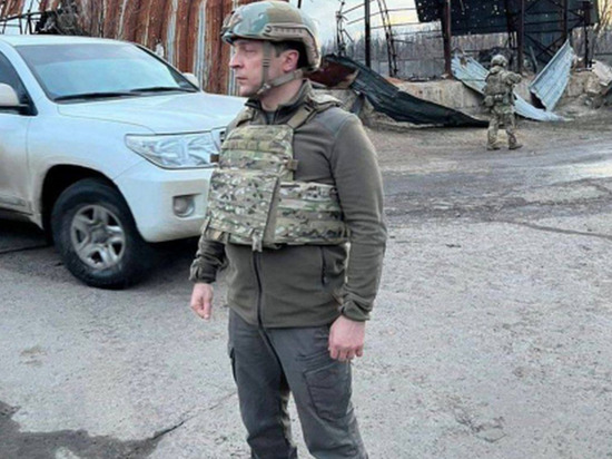 Зеленский попросил Раду продлить военное положение в стране