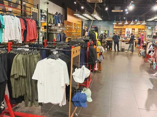 Бренды Reebok, Levi's и Swarovski пока не закрыли свои точки в Воронеже