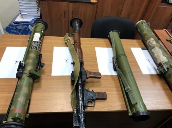 В октябре 2005 года в Архангельске на Дачной улице обвиняемый выстрелил из реактивного пехотного огнемета в окна офиса предпринимателя