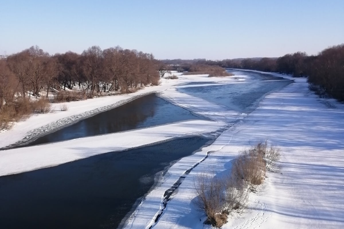 Где вскрылась река. Река. Лед на реке. Река вскрылась ото льда. Реки освобождаются ото льда.