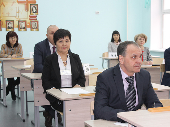 В Хакасии родители выпускников, чиновники и депутаты сдадут один из предметов ЕГЭ