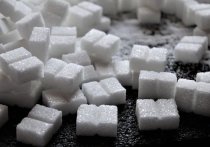 Цены на сахар обгоняют инфляцию, а вызванный западными санкциями повышенный спрос на «сладкую смерть» уже привел к введению в ряде российских регионов лимитов на продажу рафинада