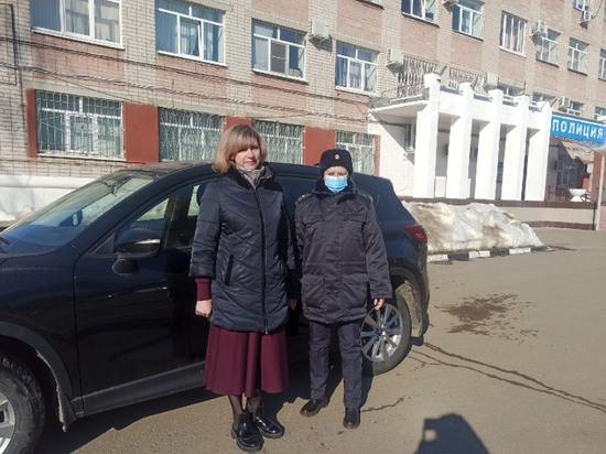 Провинциальный детектив: сотрудники ГИБДД разыскали и вернули костромичке дорогостоящую иномарку
