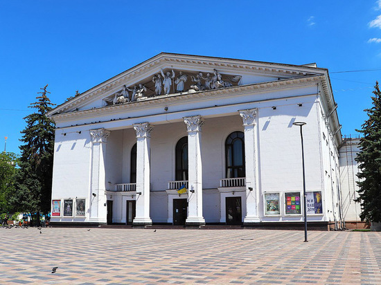 В Мариуполе взорвано здание Драмтеатра