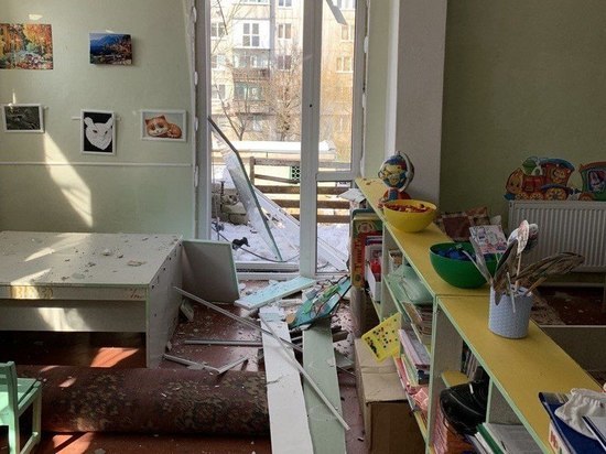 Глава Ясиноватой показал последствия обстрела детского сада: ФОТО