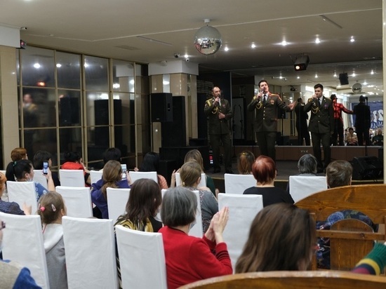 Для приезжих из Донбасса и Украины организовали концерт в белгородском пункте временного размещения