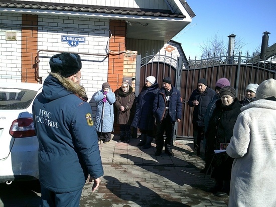 В Курске после гибели мужчины спасатели МЧС провели рейд в частном секторе