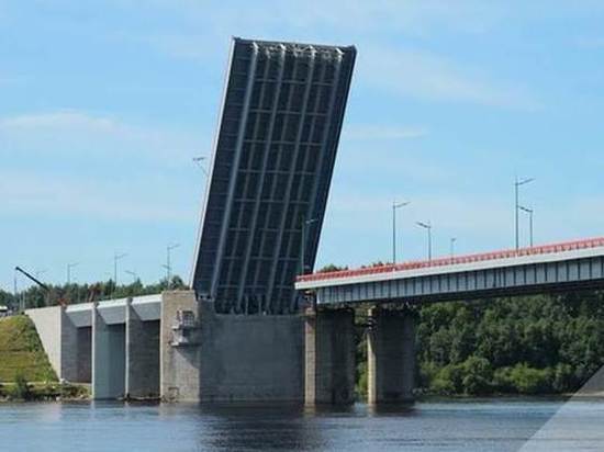 В Кировском районе состоялась первая разводка Ладожского моста