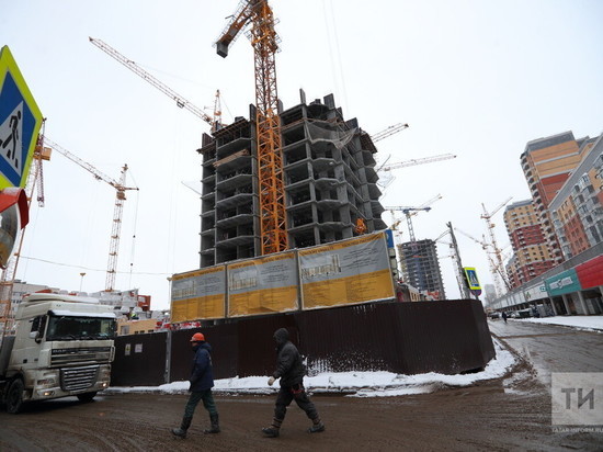 Стоит ли ожидать снижения цен на жилье? Покупать квартиры сейчас или немного подождать? Журналист Рифат Каюмов разбирался в ситуации на рынке недвижимости.