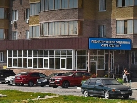 В Курске приведут в порядок парковку возле детской поликлиники на Клыкова